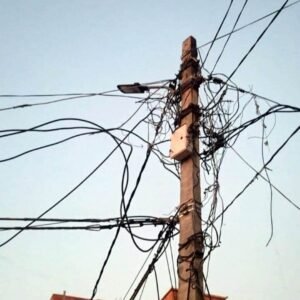 फतेहपुर(CNF)। चौड़ाखेर मोहल्ले में खंभे की स्ट्रीट लाइट कई दिनों से खराब