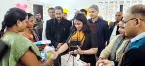 फतेहपुर(CNF)। मंडलायुक्त ने किलकारी क्रेच का फीता काटकर किया शुभारंभ