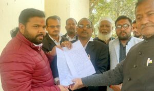 फतेहपुर(CNF)। फिल्म घूसखोर पंडत के विरुद्ध हुआ विरोध प्रदर्शन