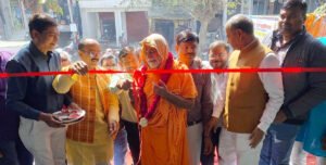 फतेहपुर(CNF)। स्वामी विज्ञानानंद ने किशोर सोलर हाउस का किया शुभारंभ