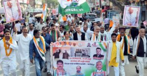 फतेहपुर(CNF)। मनरेगा बचाओ संग्राम में कांग्रेस ने मजदूरों संग की पद यात्रा