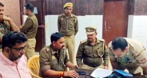फतेहपुर(CNF)। विवाद सुलझाने पहुंची पुलिस टीम पर हुआ पथराव