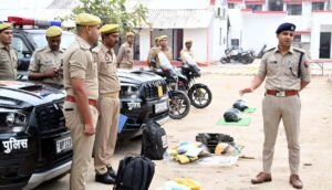 फतेहपुर(CNF)। एसपी ने साप्ताहिक परेड का किया निरीक्षण