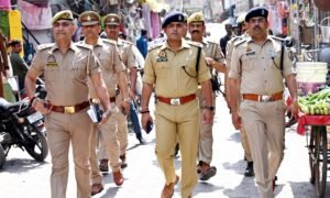 फतेहपुर(CNF)। जुमे की नमाज से पहले पुलिस का पैदल मार्च