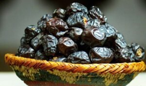 फतेहपुर(CNF)। रोजेदारों का खजूर से है अटूट रिश्ता