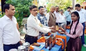 फतेहपुर(CNF)। स्कूल चलो अभियान से गूंजा वाहिदपुर