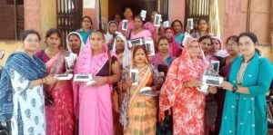 फतेहपुर(CNF)। डिजिटल ताकत से सशक्त होंगी आंगनबाड़ी कार्यकत्रियां, 176 को मिले स्मार्टफोन