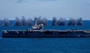 Iran-US में बढ़ा तनाव, तीसरा अमेरिकी Warship पहुंचा, Trump बोले- हम पूरी तरह तैयार