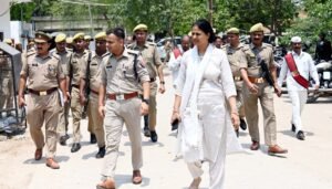 फतेहपुर(CNF)। डीएम व एसपी ने हुसैनगंज थाने का किया निरीक्षण