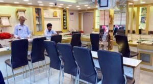 फतेहपुर(CNF)। पीएम की अपील का दिखा असर, सूनी दिखीं सर्राफा की दुकानें