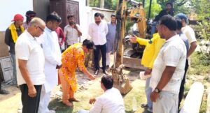 फतेहपुर(CNF)। रानी कॉलोनी से सीवर लाइन परियोजना का शिलान्यास