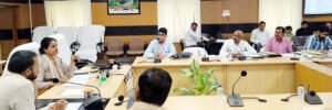 फतेहपुर(CNF)। स्वच्छता व ग्राम विकास कार्यों में लाएं तेजी: डीएम