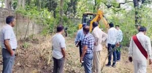 फतेहपुर(CNF)। डीएम आवास के बगल चला बुलडोजर, सरकारी जमीन से हटे अवैध कब्जे