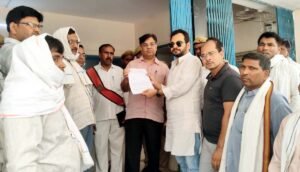 फतेहपुर(CNF)। भीषण गर्मी में जनगणना कार्य टालने की मांग