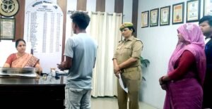 फतेहपुर(CNF)। डीएम ने कलेक्ट्रेट में पीड़ितों की सुनीं समस्याएं