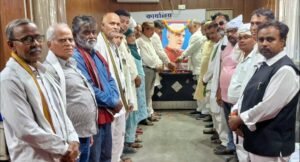 फतेहपुर(CNF)। कांग्रेसियों ने देश के पहले पीएम नेहरू की मनाई पुण्यतिथि