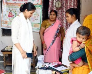 फतेहपुर(CNF)। डीएम ने हुसैनगंज वीएचएनडी सत्र का किया निरीक्षण