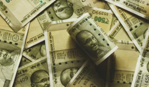 Hormuz Crisis | होर्मुज़ संकट का असर! रुपया 45 पैसे लुढ़का, कच्चा तेल $101 के पार- बाज़ारों में हाहाकार