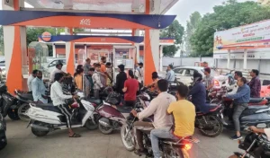 Petrol-Diesel की कीमतों में लगी आग, Commercial Gas महंगा, अब महंगाई का होगा Double Attack