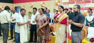 फतेहपुर(CNF)। अनुदेशकों को बढ़े मानदेय की मिली चेक, खिले चेहरे
