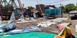 फतेहपुर(CNF)। आंधी-तूफान ने उजाड़ा प्रदर्शनी मेला, करीब डेढ़ लाख का नुकसान