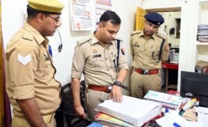 फतेहपुर(CNF)। सीओ कार्यालय पहुंचे एसपी, अभिलेखों की परखी हकीकत