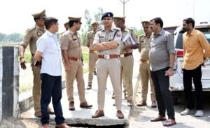 फतेहपुर(CNF)। सनसनी: हाईवे किनारे बोरी में मिली महिला की लाश