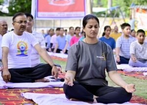 फतेहपुर(CNF)। डीएम ने गांधी पार्क से किया योग सप्ताह का शुभारंभ