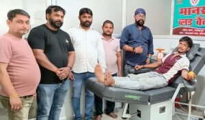 फतेहपुर(CNF)। विमान हादसे में जान गंवाने वालों को रक्तदान कर दी श्रद्धांजलि