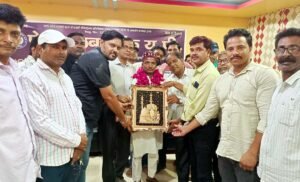 फतेहपुर(CNF)। उमरा यात्रा पर जा रहे मीडिया प्रभारी का प्रेस क्लब आफ यूपी ने किया सम्मानित