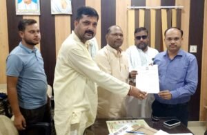 फतेहपुर(CNF)। सर्वाेदय इंटर कॉलेज की अव्यवस्थाओं पर डीआईओएस को सौंपा ज्ञापन