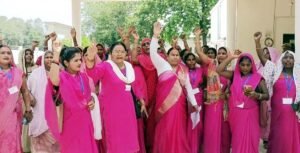 फतेहपुर(CNF)। हसवां में गुलाबी गैंग लोकतांत्रिक का शक्ति प्रदर्शन