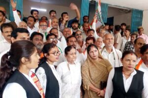 फतेहपुर(CNF)। खाद संकट व स्मार्ट मीटर के खिलाफ कांग्रेस का प्रदर्शन