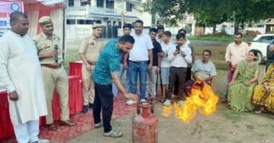 फतेहपुर(CNF)। आवास विकास परिषद ने फायर सेफ्टी के प्रति किया जागरूक