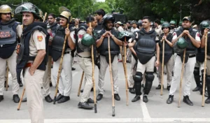 Social Media पर भ्रामक खबर फैलाने वालों सावधान! Delhi Police ने दी सख्त कार्रवाई की चेतावनी