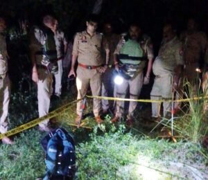 फतेहपुर(CNF)। मंदिरों की घंटियां चुराने वाला पुलिस मुठभेड़ में गिरफ्तार, पैर में लगी गोली