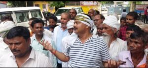 फतेहपुर (CNF)। सोलर पैनल चोरी और बिजली संकट से जूझ रहे मीसा गांव के ग्रामीण, डीएम से लगाई समाधान की गुहार