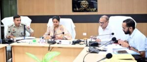 फतेहपुर(CNF)। जनहित से जुड़े मामलों का प्राथमिकता से करें निस्तारण: डीएम