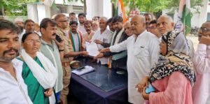 फतेहपुर(CNF)। राष्ट्रगान की मर्यादा को लेकर विधानसभा अध्यक्ष के खिलाफ कांग्रेस ने दी तहरीर