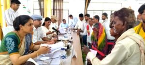 फतेहपुर(CNF)। खागा के सम्पूर्ण समाधान दिवस में डीएम-एसपी ने सुनीं फरियादें