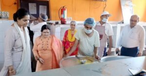 फतेहपुर(CNF)। डीएम ने पढ़ाई के साथ सुविधाओं की भी परखी हकीकत