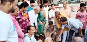 फतेहपुर(CNF)। एसपी ने पौधारोपण कर संरक्षित करने का दिलाया संकल्प