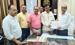 फतेहपुर(CNF)। शिक्षकों की लंबित समस्याओं के निस्तारण की मांग, डीआईओएस को सौंपा 17 सूत्रीय ज्ञापन