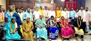 फतेहपुर(CNF)। शहर को चमकाने वाले स्वच्छता वीरों का हुआ सम्मान