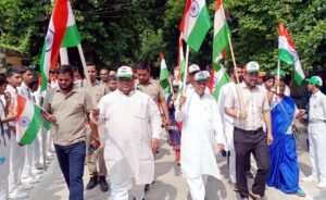फतेहपुर(CNF)। दो किलोमीटर लंबी तिरंगा मानव श्रृंखला से गूंजा शहर