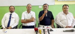 फतेहपुर(CNF)। निजी स्कूलों के मुद्दों को विधान परिषद तक पहुंचाएंगे डॉ. मनीष गुप्ता