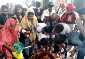 फतेहपुर(CNF)। सावन के अंतिम सोमवार को शिवालयों में उमड़ा आस्था का सैलाब