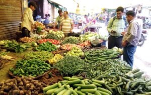 फतेहपुर(CNF)। आलू के दाम स्थिर, प्याज के भाव से निकल रही आंसू की धार