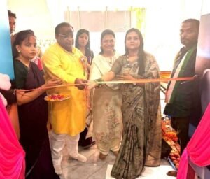 फतेहपुर(CNF)। भाजपा जिला अध्यक्ष ने अद्विका कॉस्मेटिक एंड मेकअप स्टूडियो का किया शुभारंभ