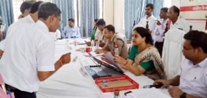 फतेहपुर(CNF)। 213 फरियादों के बीच डीएम ने लगाई अधिकारियों की जवाबदेही